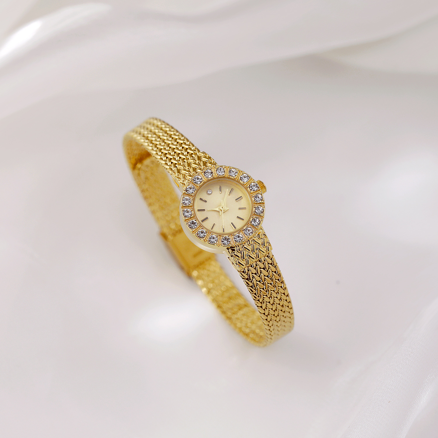 Vintage Women's Wristwatch Lux - огляд і ціна Vintage Fashion Watches