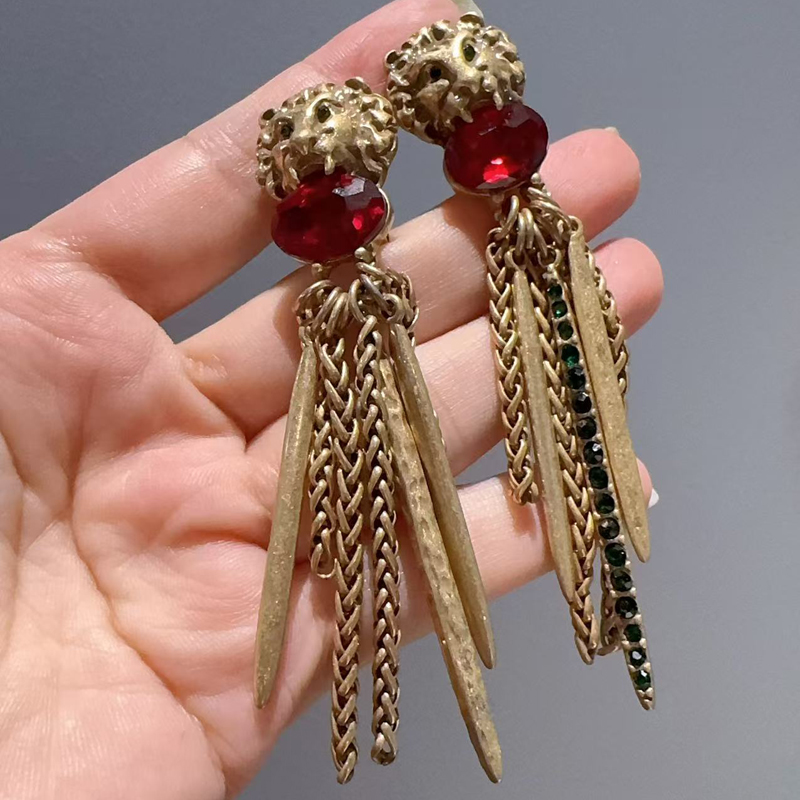 Vintage Lion Head Red Treasure - огляд і ціна Vintage Fashion Jewelry Brands